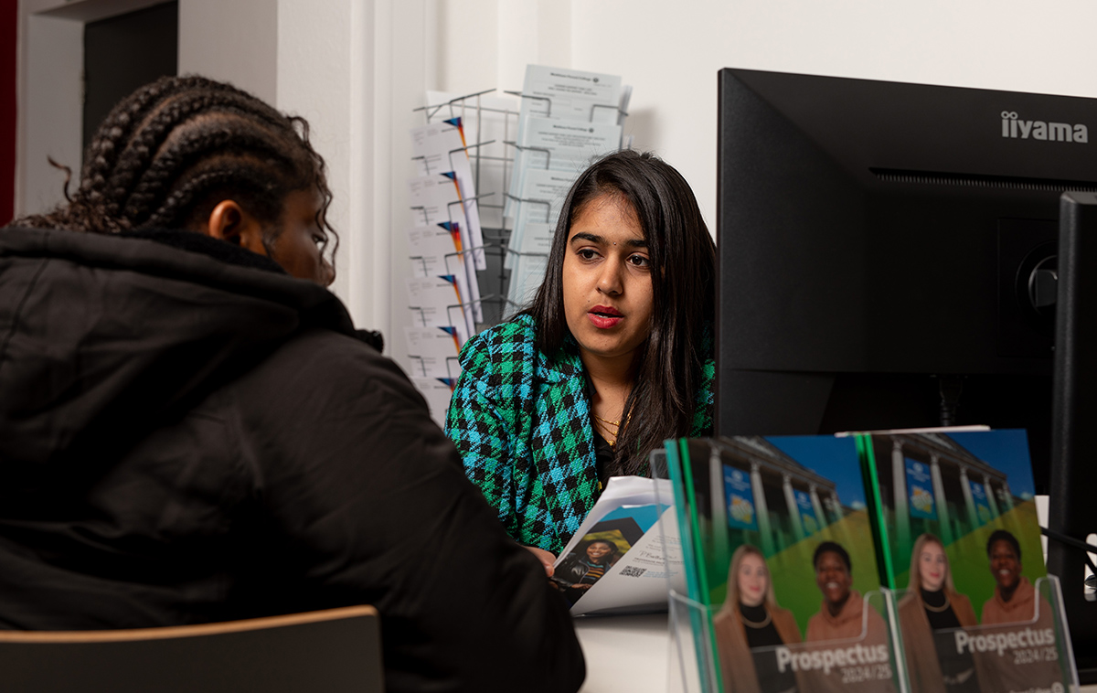 Student speaking to college advisor